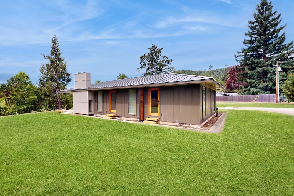 Home w/ Stunning River Views & Nearby Attractions