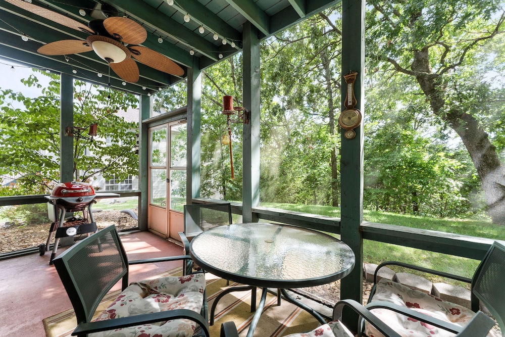 Bluffs Oasis 2 Bedroom Condo by RedAwning