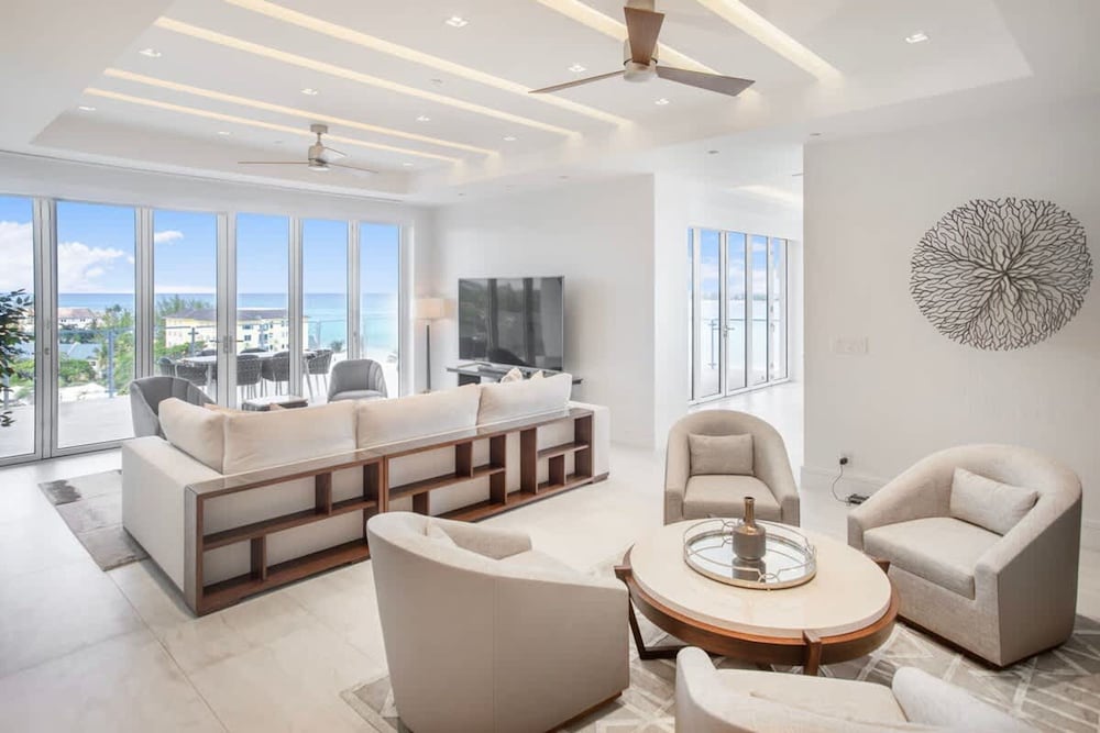 Oceanfront Penthouse and Patio at ONE Cable Beach