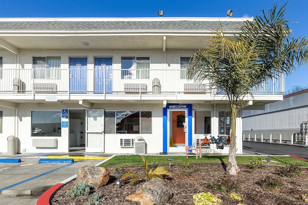 Motel 6 Hayward, CA – Silicon Valley Gateway