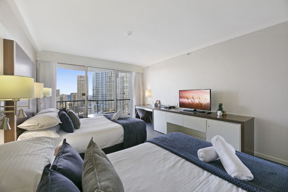 Ocean View 2-bed Studio In the Heart of Surfers