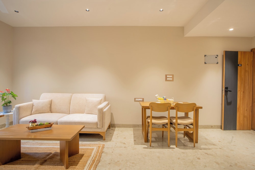 ELIVAAS Kamerios Verano 1 BHK with Pool