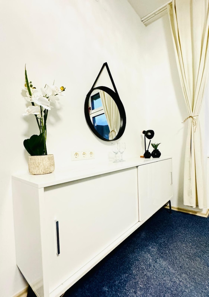 Luxury 7 Bedroom Apartment Sleeps 16