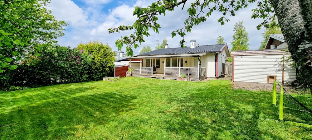 3BR Home Near Lake Vänern Covered Deck & BBQ
