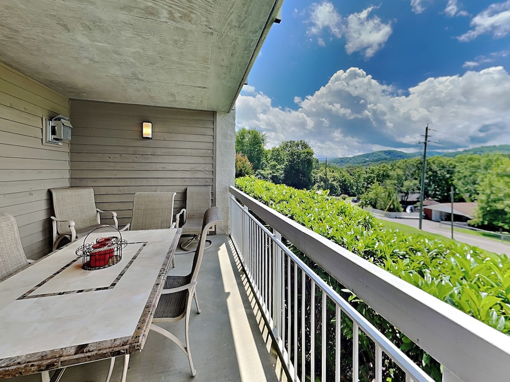 Mountain Breeze Retreat by Jackson Mountain Rentals