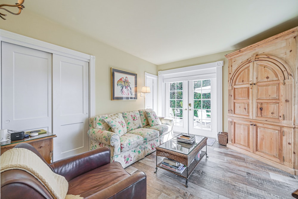 1 Block to Beach - Home w/ Pool in Old Naples!
