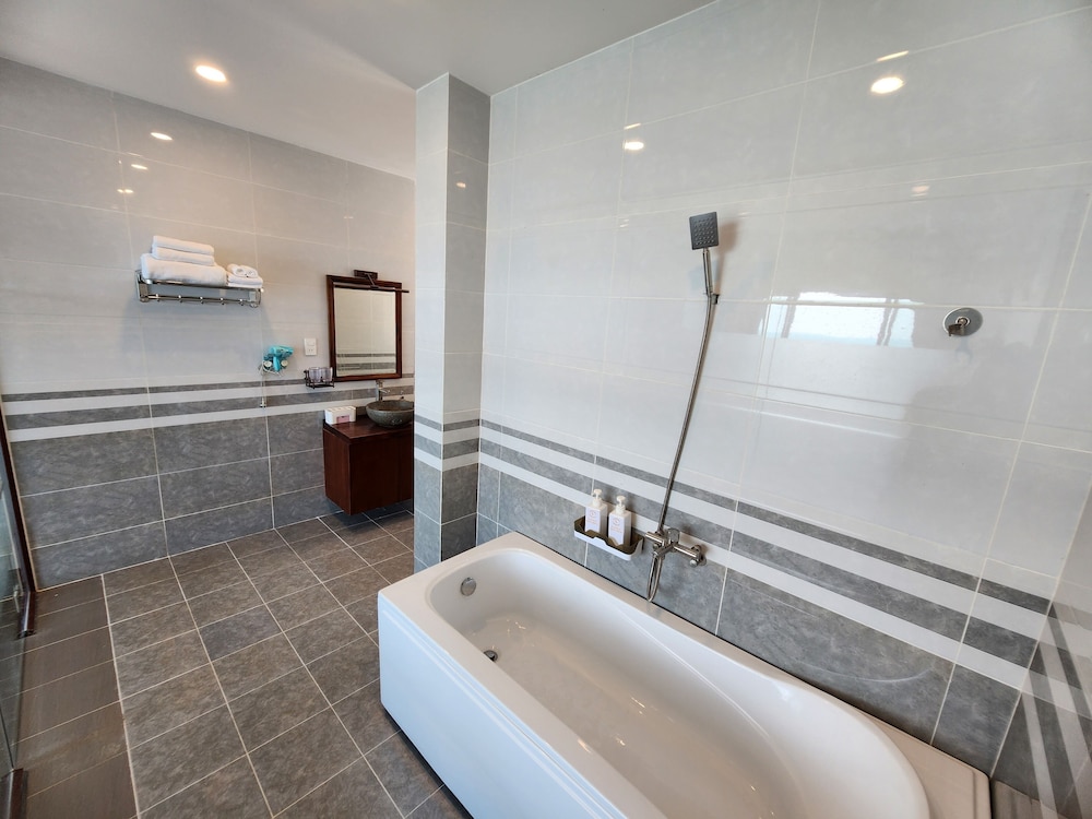 Sunny Shore Resort