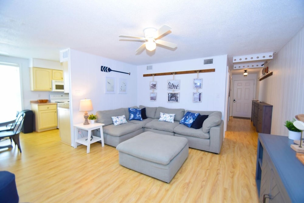 Aronimink 1b 2 Bedroom Condo