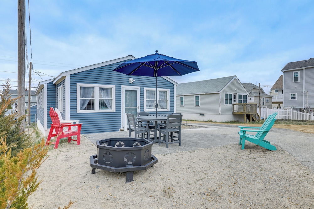 Beachfront Salisbury Retreat w/ Fire Pit & Grill
