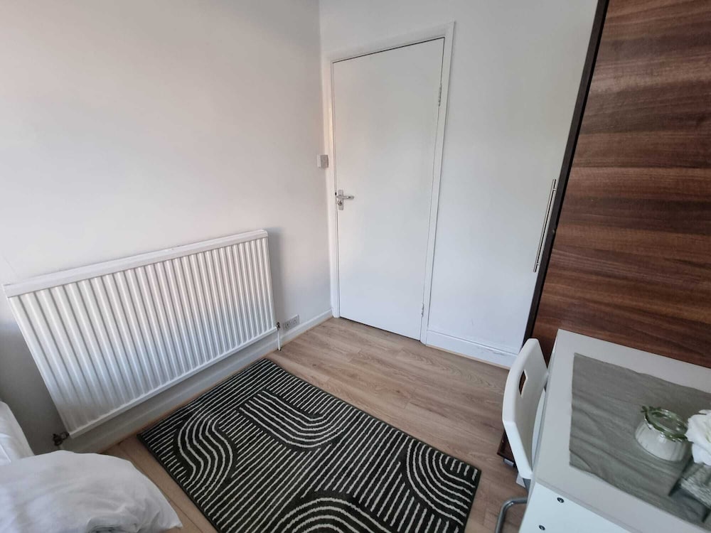Easy Rooms - London Luton Airport view 5