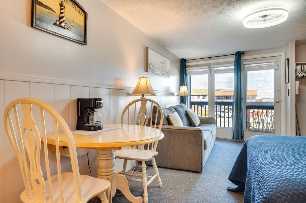 'beachfront 13' Condo on Old Orchard Beach