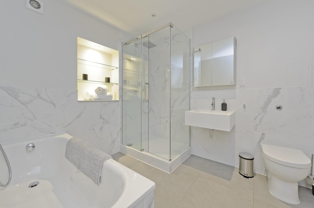 Huge Kensington Garden Flat