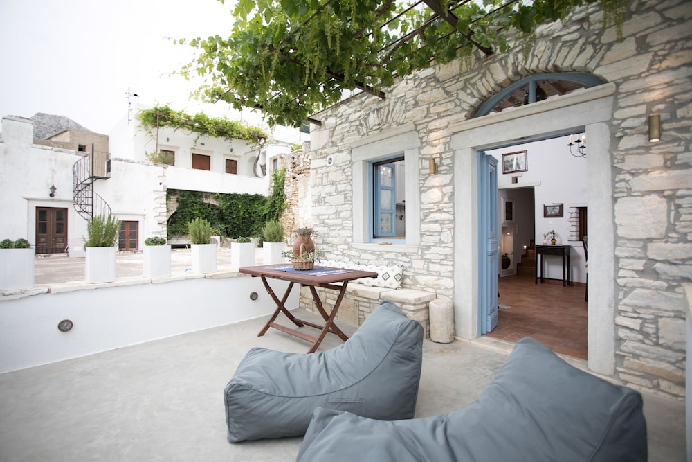Traditional Inn Pirethron
