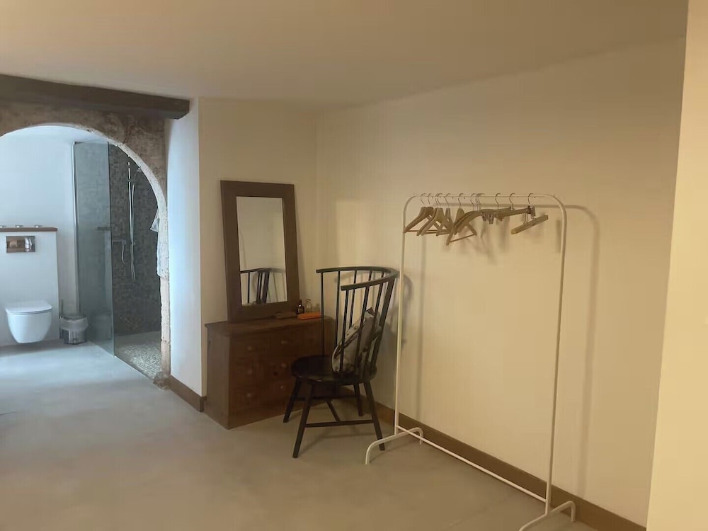 The White House Evgrious, Sleeps 4, Close to Beach