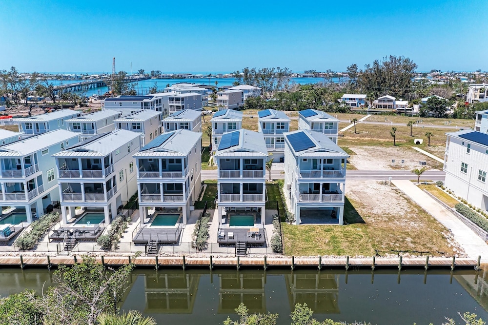 Sweet & Salty Beach House 3 Bedroom Home