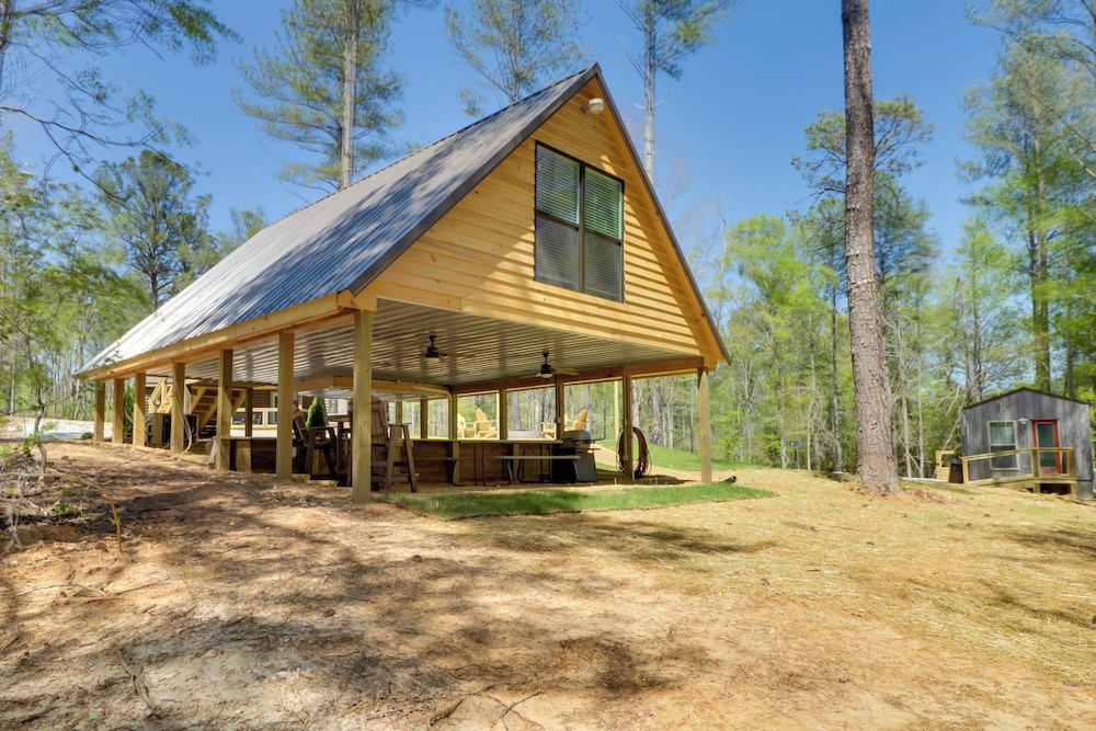 Cabin w/ Lake Access Near Talladega Nat'l Forest