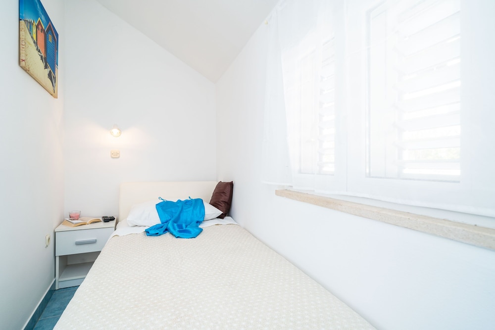 Jele Rooms
