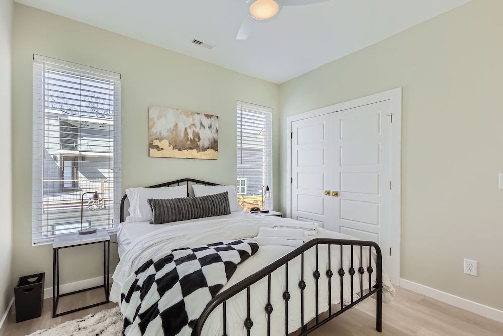 New Modern Durham 2 Br Retreat + Rooftop Deck view 2