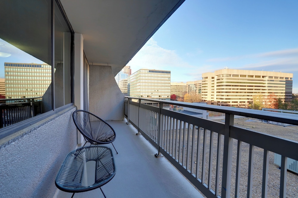 Stay with Comfort in Crystal City