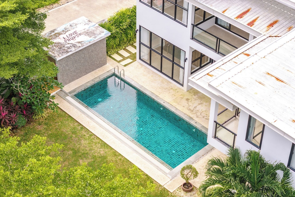 One of Phukets Best Villas V212