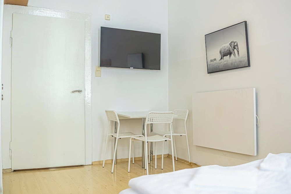 Bright Apartment Near Wiener Stadthalle
