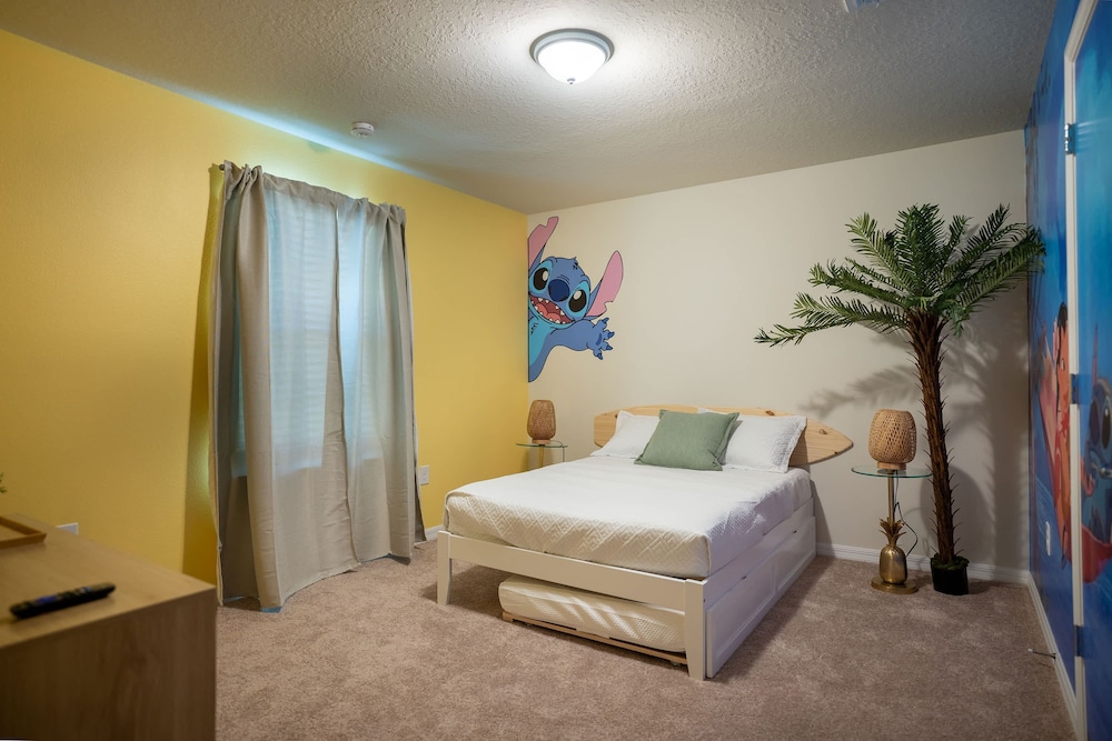 Stunning 10 Bed Home With Themed Rooms Pool