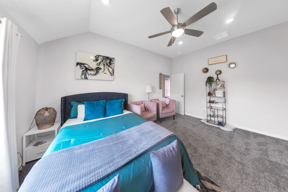 Newly Built 3br Getaway In Edmond 3 Bedroom Home by RedAwning view 3