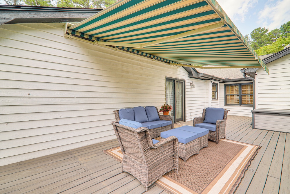 Stylish Country Living: Serene Suwanee Retreat!