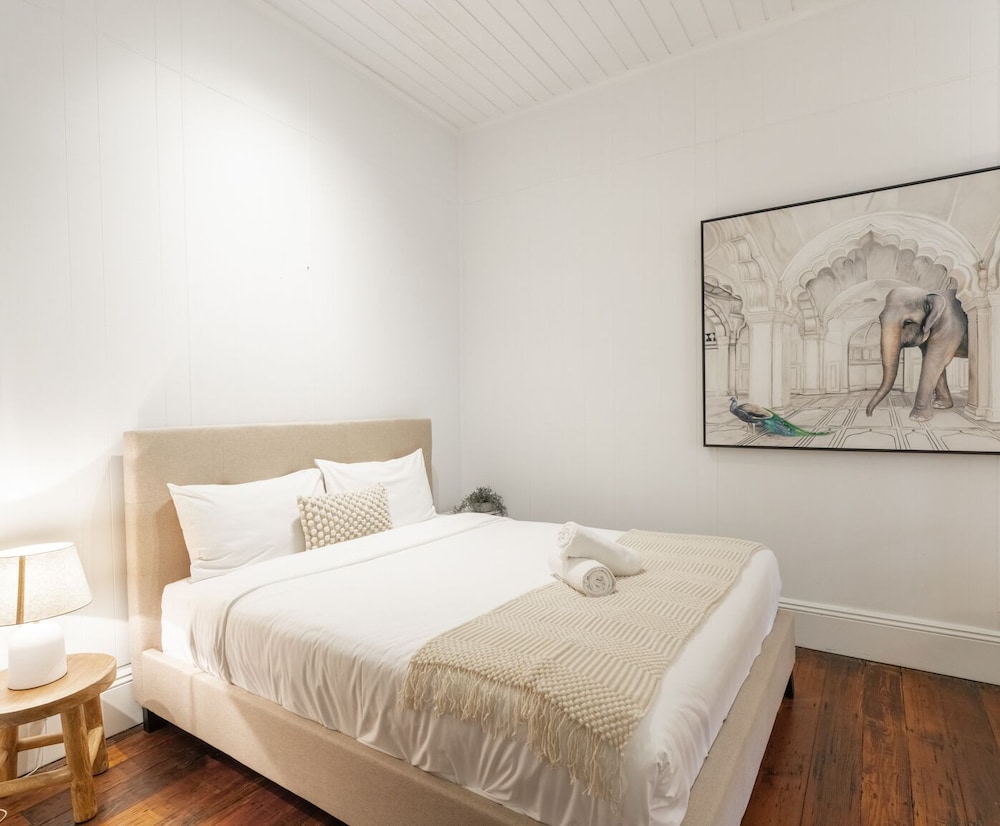 Kozyguru | Balmain | Charming 3 Room Cottage