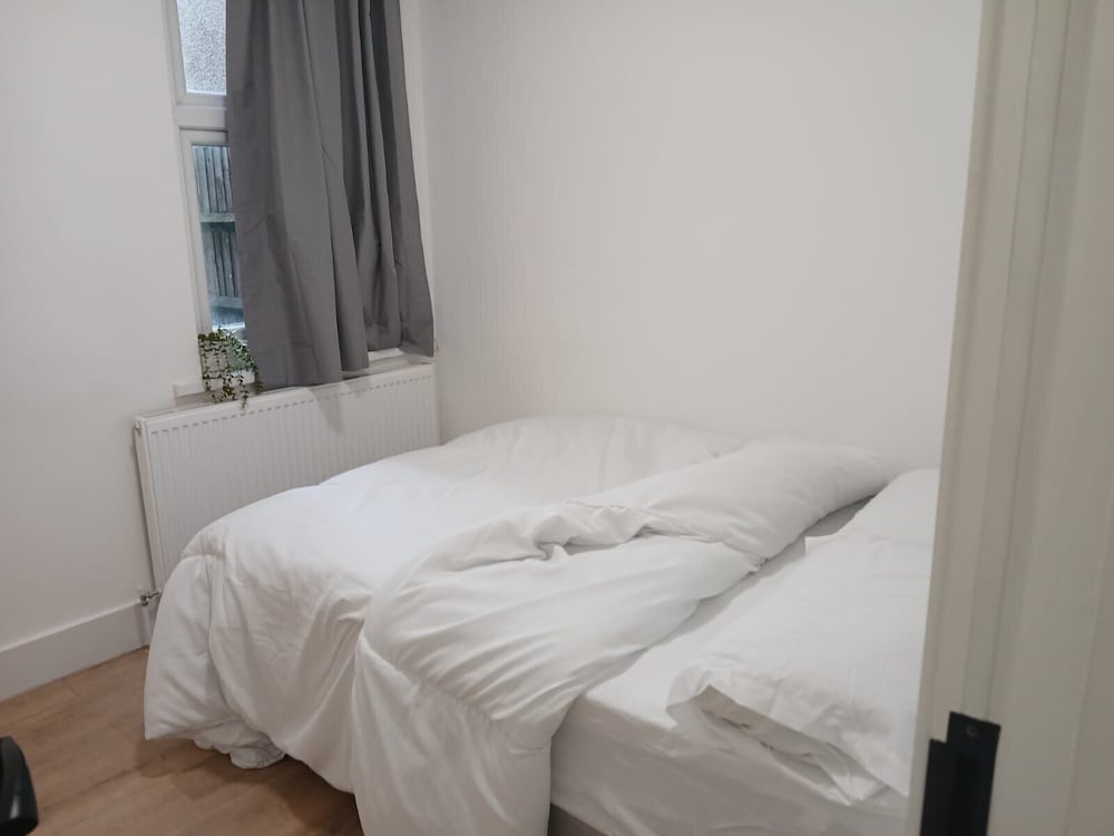 Harrow Haven - Spacious 3 Bedroom House