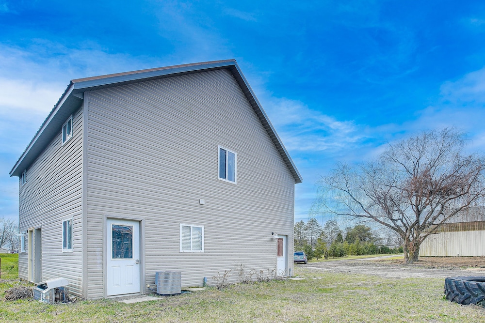 Homey Ohio Getaway on Private 7-acre Farm! view 4