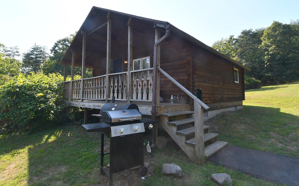 Whispering Hills - Couples Getaway - Property Image 9