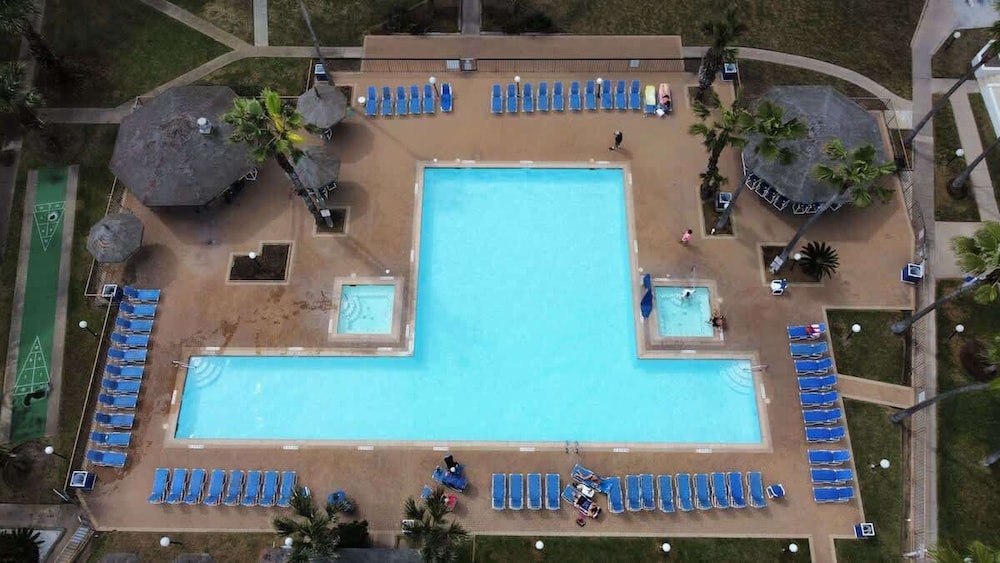 Beachfront Hotspot - New Furnishings - Pool - 1st Floor