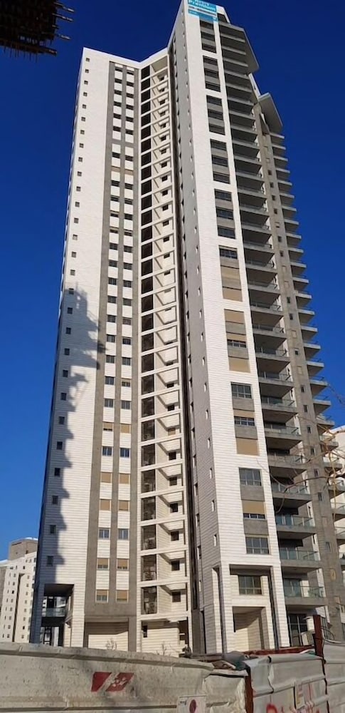 Private Bed and Bathroom in Netanya