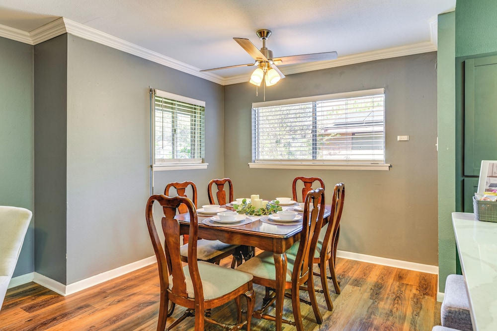 Game Room & Grill: Family Home in Corpus Christi!