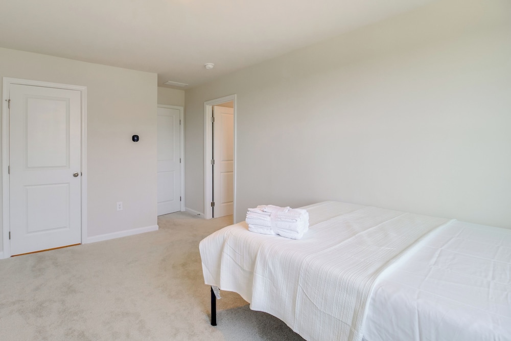 Modern Townhome w/ Patio 7 Mi to Dtwn Cartersville