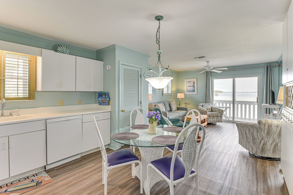 Family-friendly Fort Walton Beach Condo w/ Views