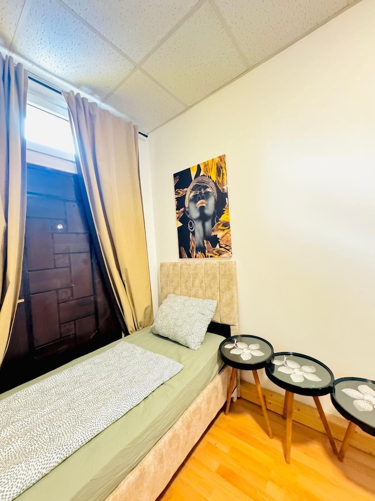 Cityside Two Bedroom Apt Budget Stay