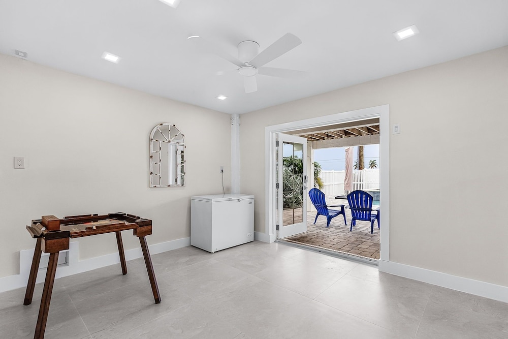 5550 Palmetto Paradise: 3br W/ Gulf Views, Heated Pool 3 Bedroom Home