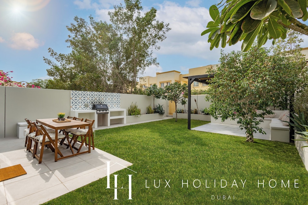 LUX The Serene Springs Villa