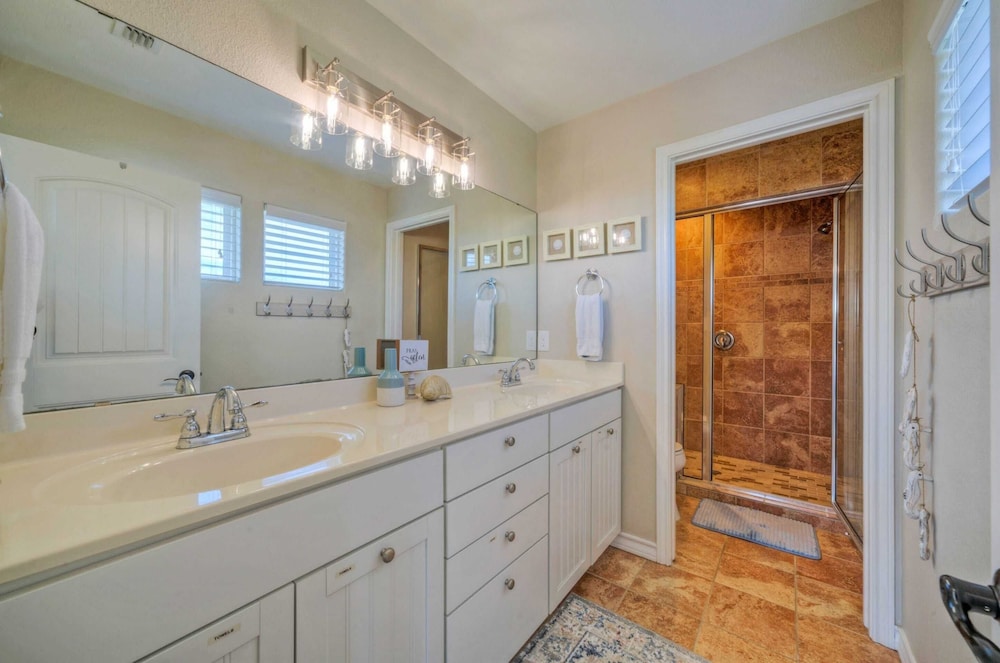 2 Homes, Sleeps 22 Steps to the Beach, Private Pool, Fire Pit, Balcony Views