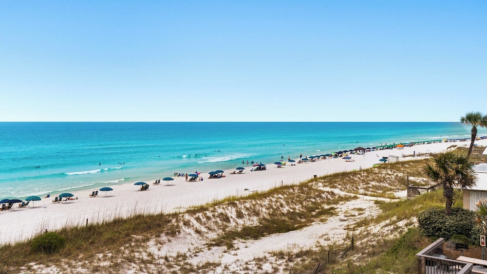 Crystal Sands 112b: Beachfront Condo With Front-row Gulf Views