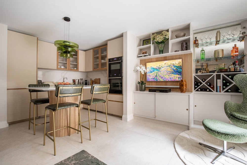 Culford Gardens III by Onefinestay