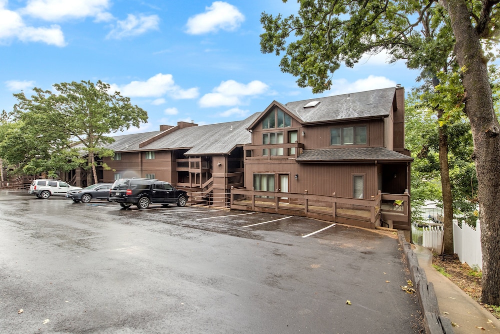 Stunning Lake Views, Pools, Wildlife, Pet-friendly