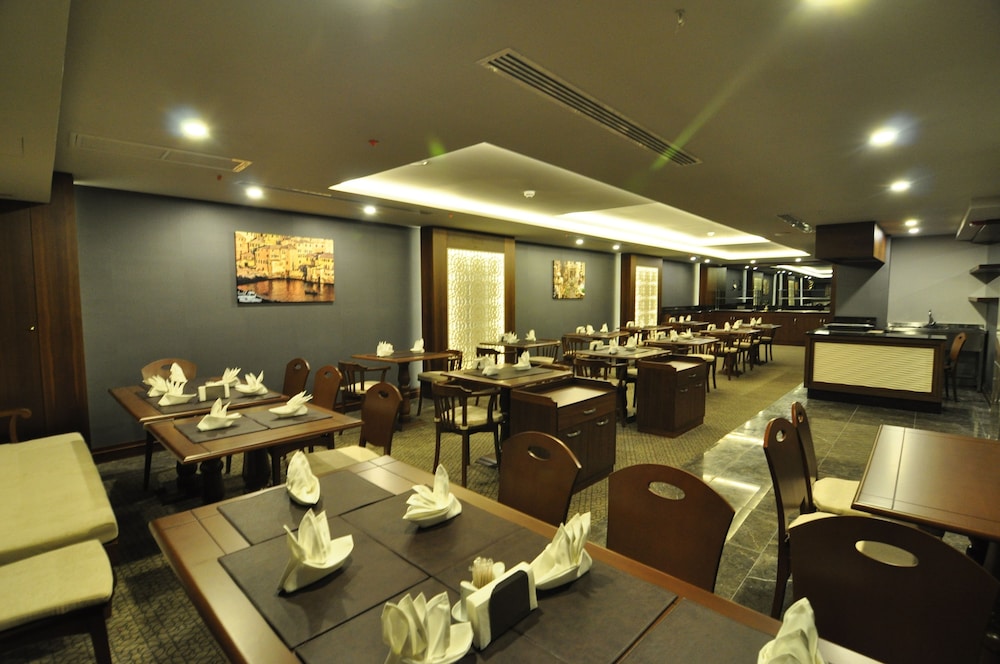 Genova Hotel - Image 19