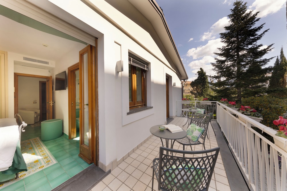 Villa In Sorrento Center | Gardens & Outdoor Space