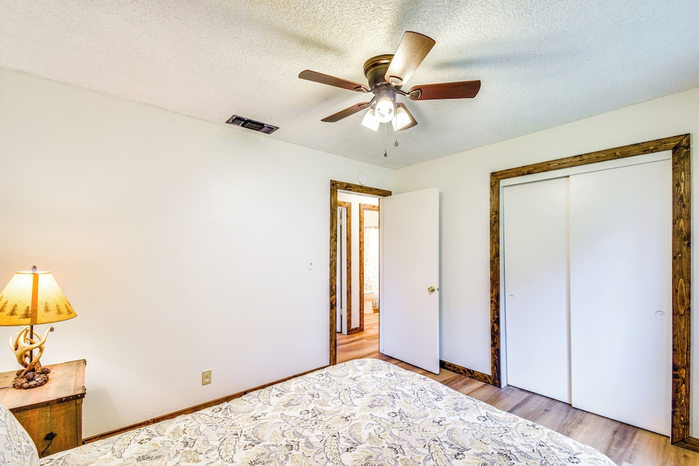 Sierra Serenity: Scenic Mtn Escape w/ Game Room