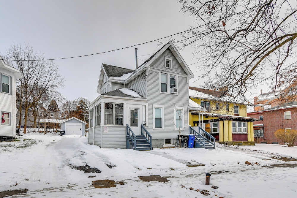 2 Mi to Dtwn Syracuse: Cozy Updated Apt!