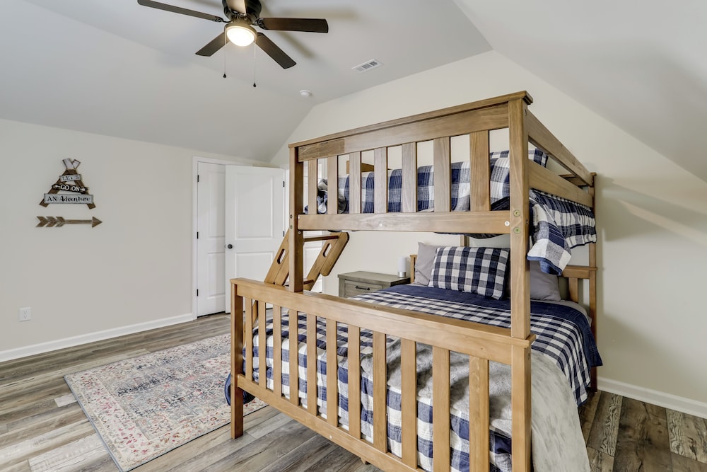 Walk to River: Newly Built Home in Heber Springs!