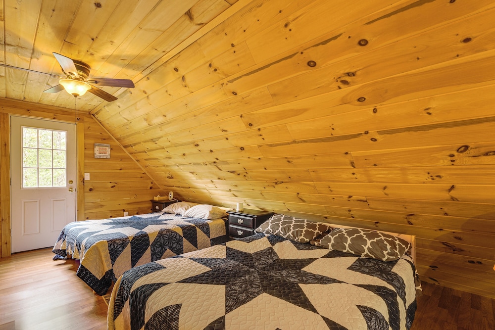 2 Mi to Marina & Beach: Frye Island Retreat!